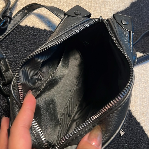 Classic Cross Body Bag - Picture 3 of 3